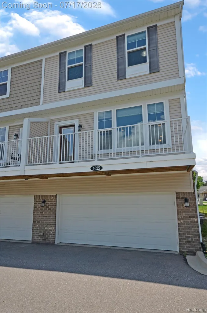 4625 Bradley Circle Troy City MI 48085