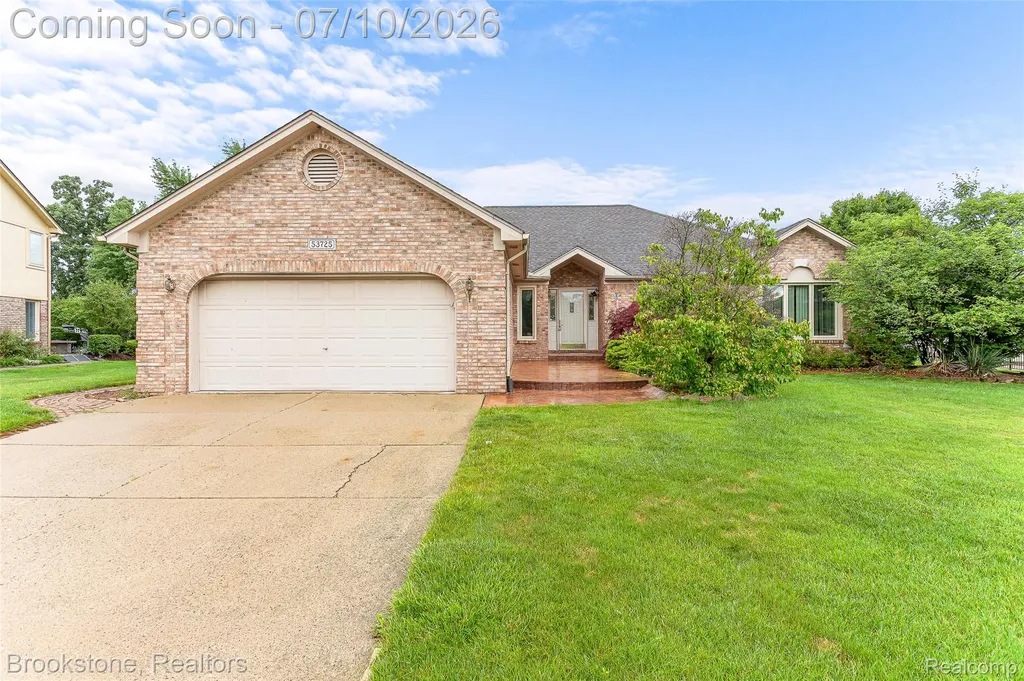 53725 Arabian Trail Macomb Township MI 48042
