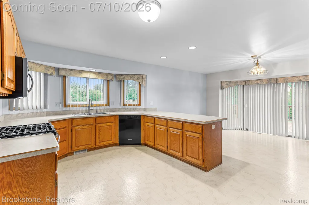 53725 Arabian Trail Macomb Township MI 48042