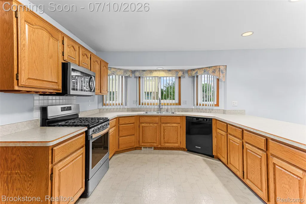 53725 Arabian Trail Macomb Township MI 48042