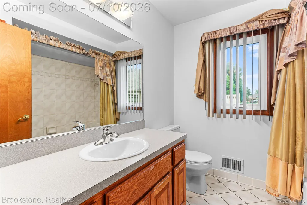 53725 Arabian Trail Macomb Township MI 48042