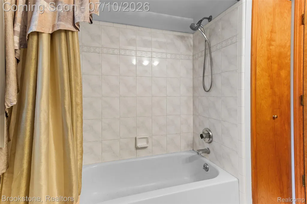 53725 Arabian Trail Macomb Township MI 48042