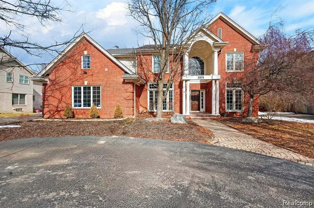 5874 Orchard Woods Drive West Bloomfield Charter Township MI 48324