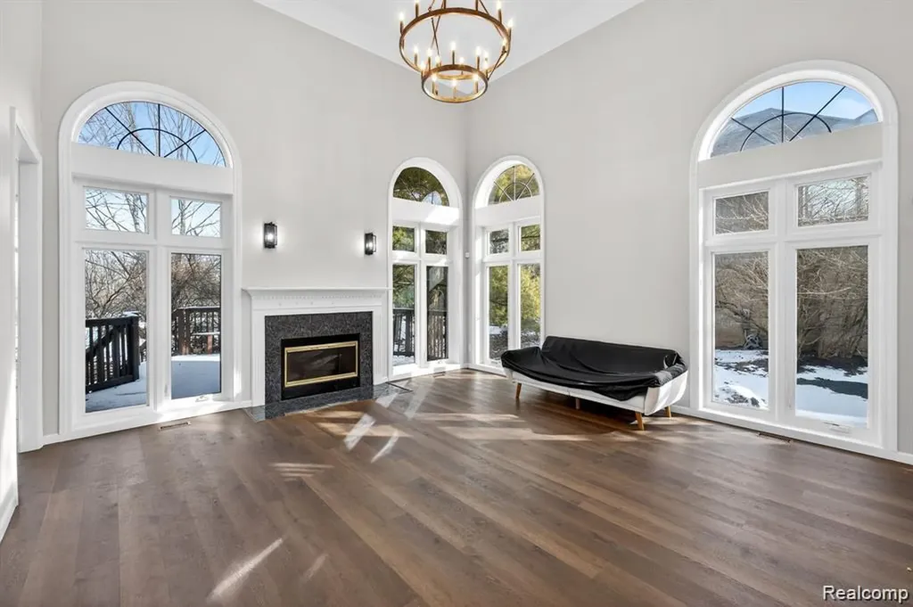 5874 Orchard Woods Drive West Bloomfield Charter Township MI 48324
