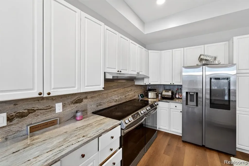 5874 Orchard Woods Drive West Bloomfield Charter Township MI 48324