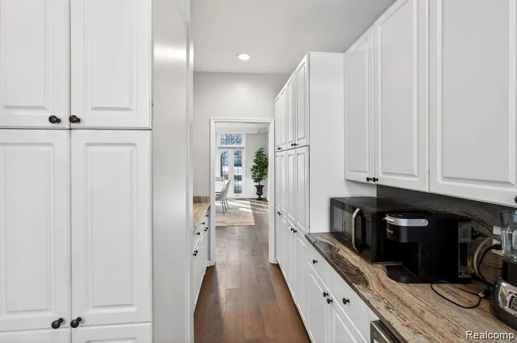 5874 Orchard Woods Drive West Bloomfield Charter Township MI 48324