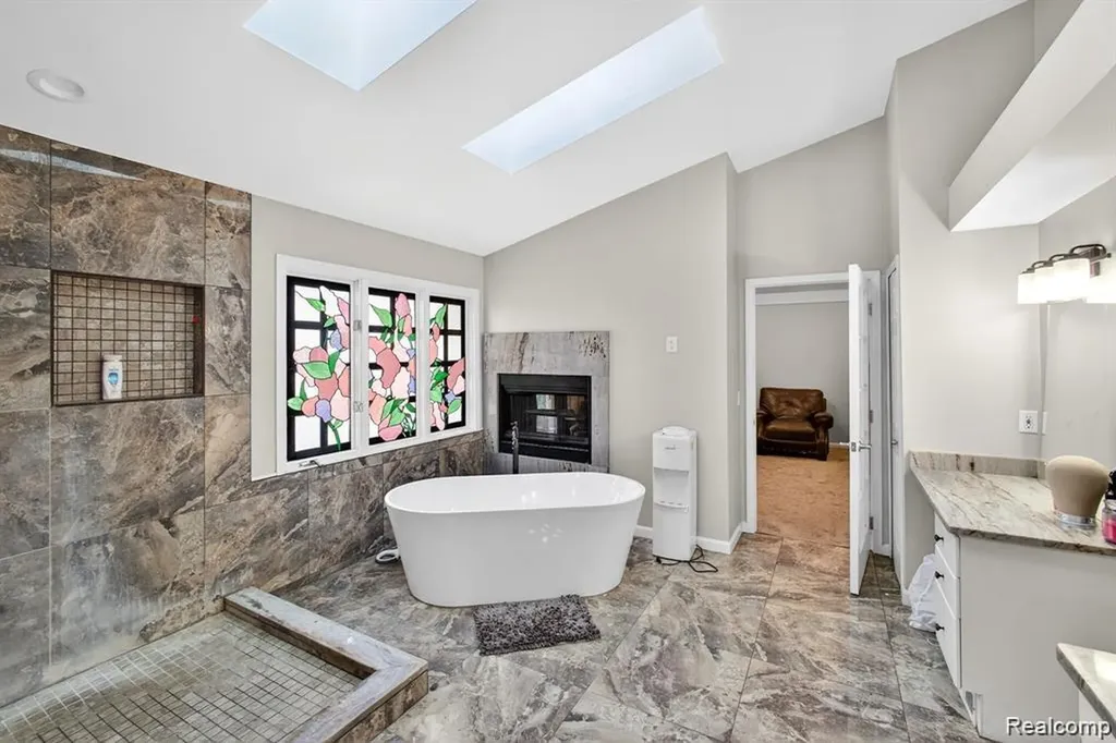 5874 Orchard Woods Drive West Bloomfield Charter Township MI 48324