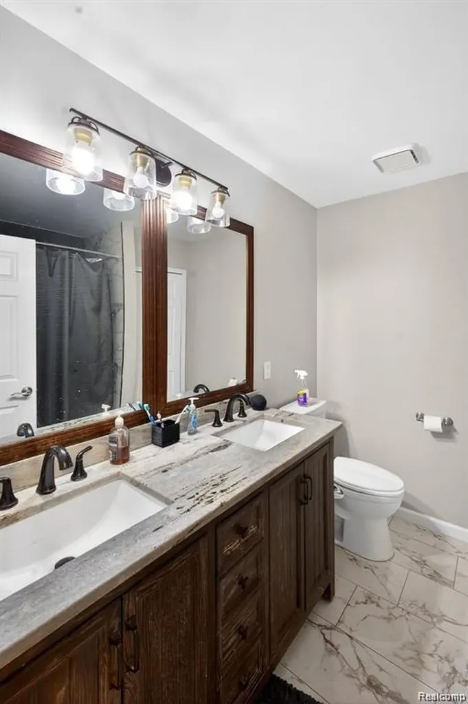 5874 Orchard Woods Drive West Bloomfield Charter Township MI 48324