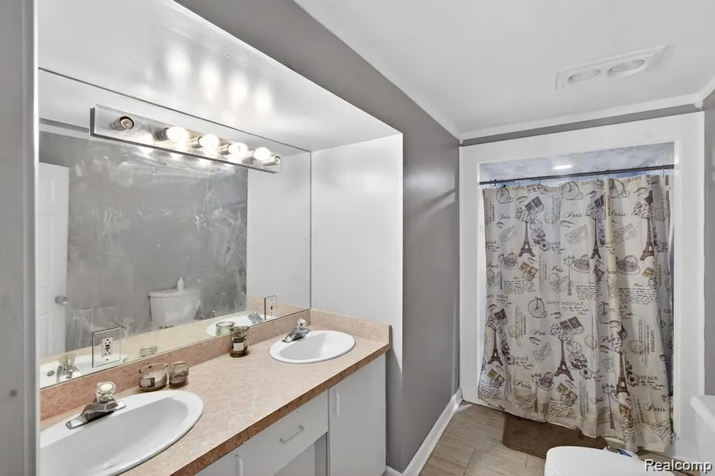 5874 Orchard Woods Drive West Bloomfield Charter Township MI 48324