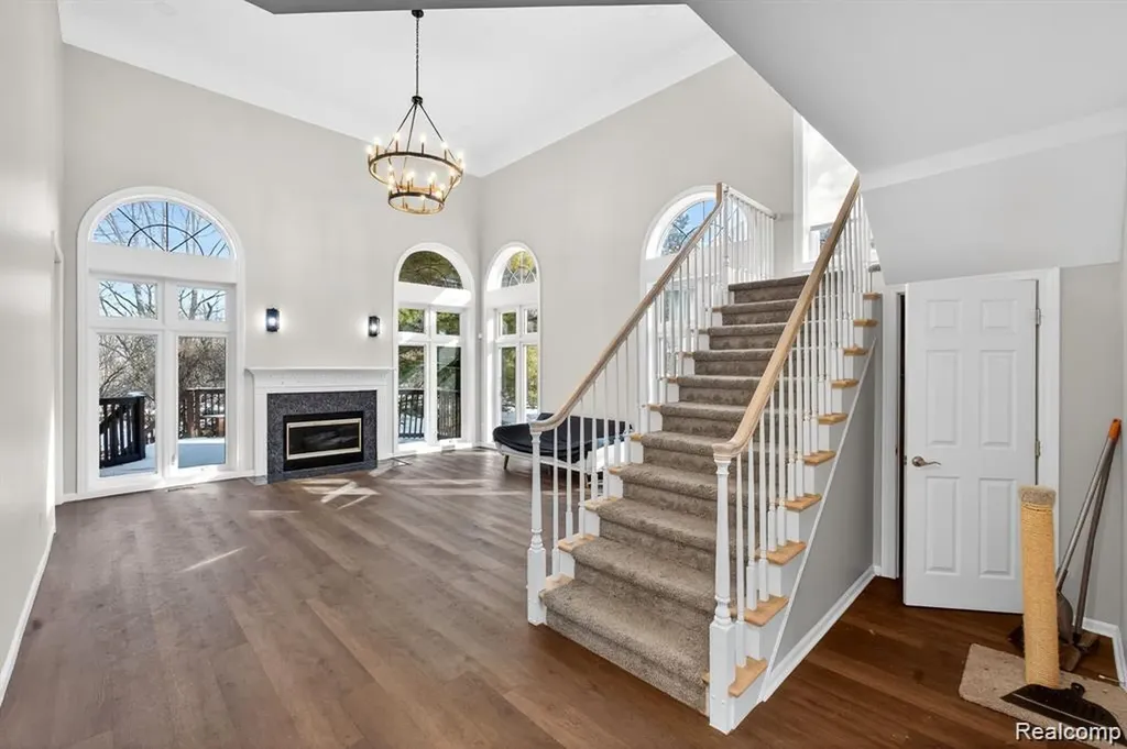 5874 Orchard Woods Drive West Bloomfield Charter Township MI 48324