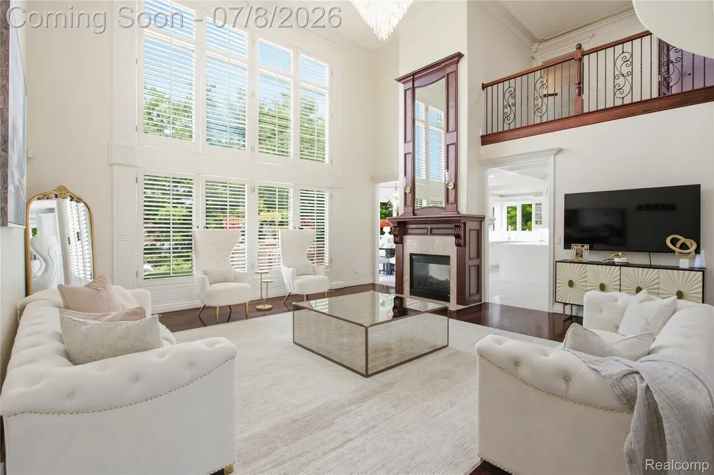 6105 Adams Court Washington Township MI 48094
