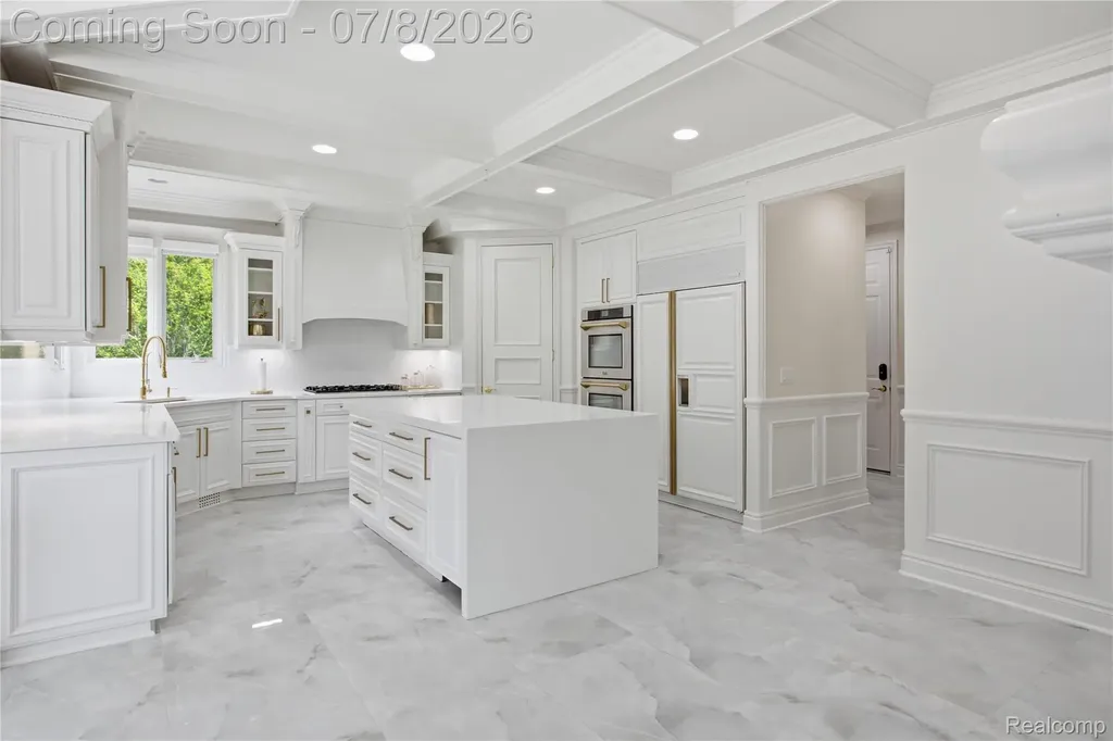6105 Adams Court Washington Township MI 48094