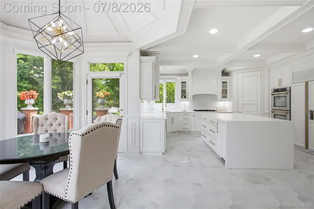 6105 Adams Court Washington Township MI 48094