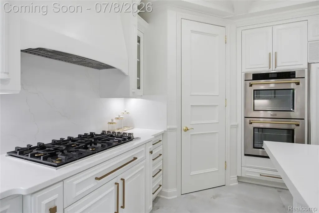 6105 Adams Court Washington Township MI 48094