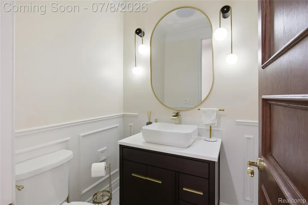 6105 Adams Court Washington Township MI 48094