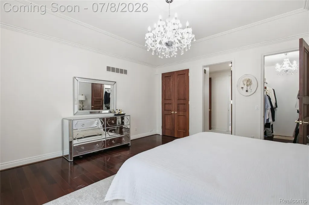 6105 Adams Court Washington Township MI 48094