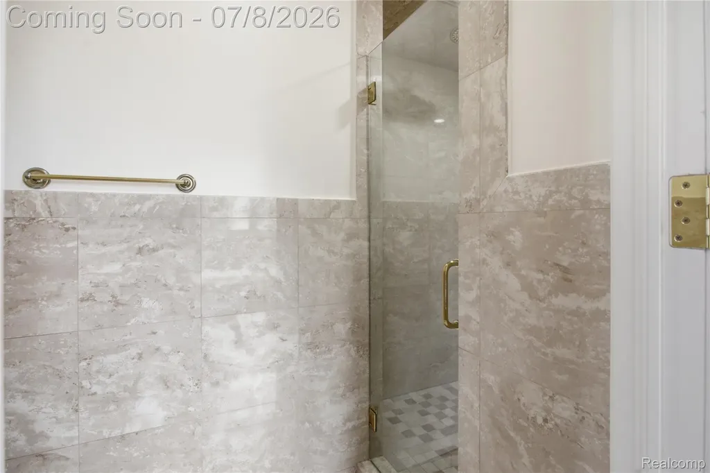 6105 Adams Court Washington Township MI 48094