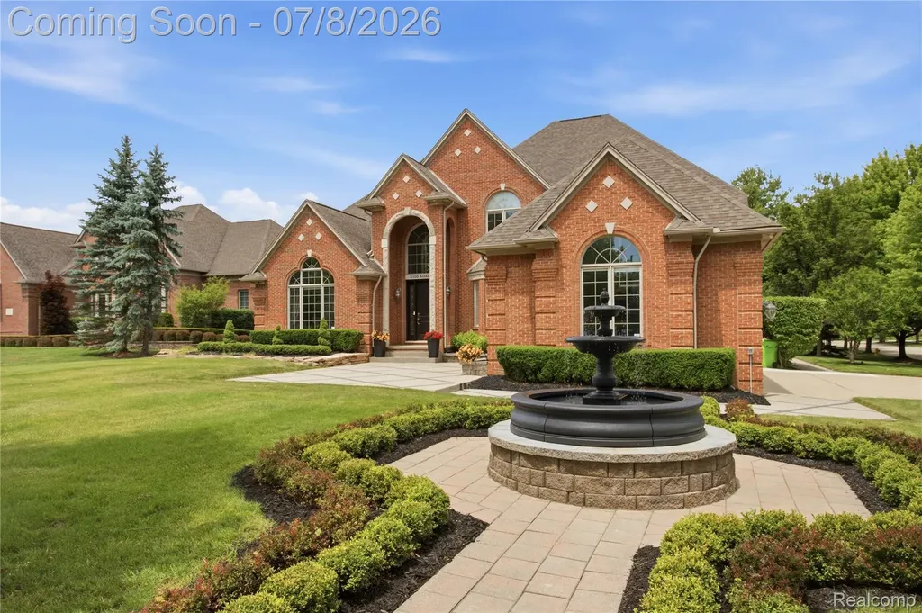 6105 Adams Court Washington Township MI 48094