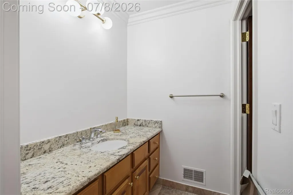 6105 Adams Court Washington Township MI 48094