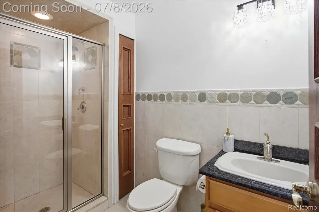 6105 Adams Court Washington Township MI 48094