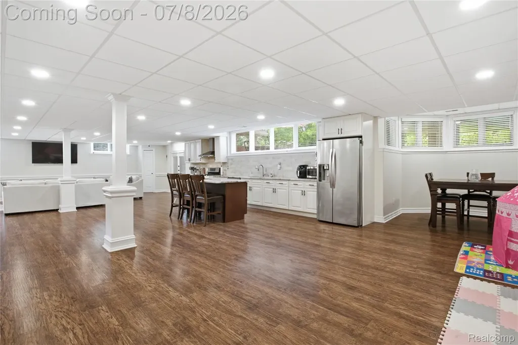 6105 Adams Court Washington Township MI 48094