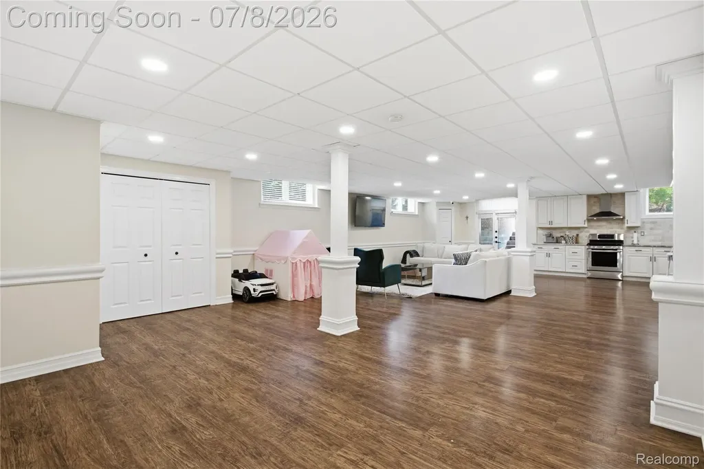 6105 Adams Court Washington Township MI 48094