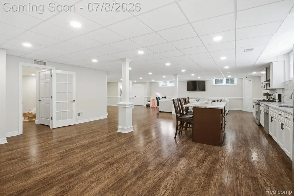 6105 Adams Court Washington Township MI 48094