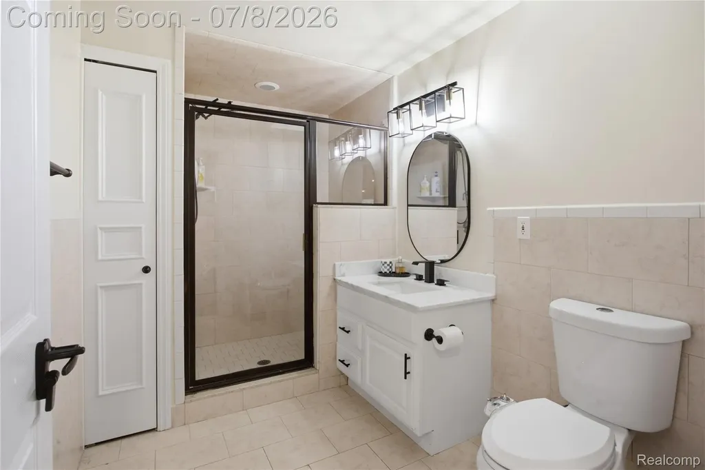6105 Adams Court Washington Township MI 48094