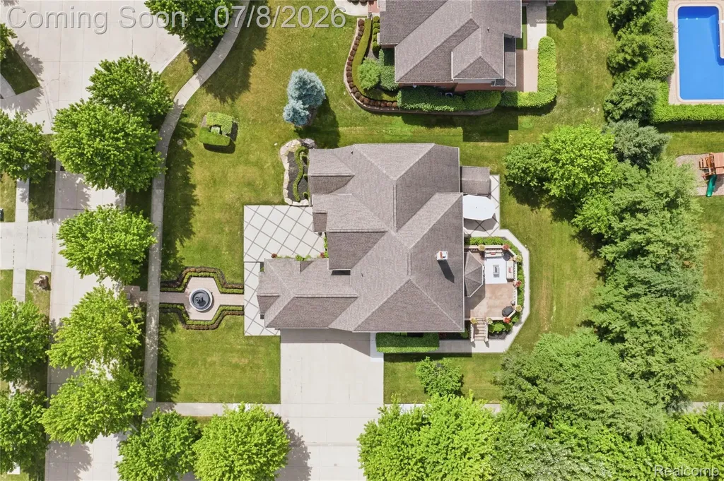6105 Adams Court Washington Township MI 48094