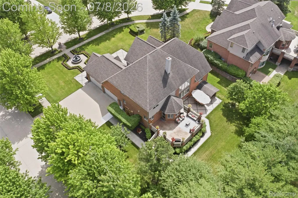 6105 Adams Court Washington Township MI 48094