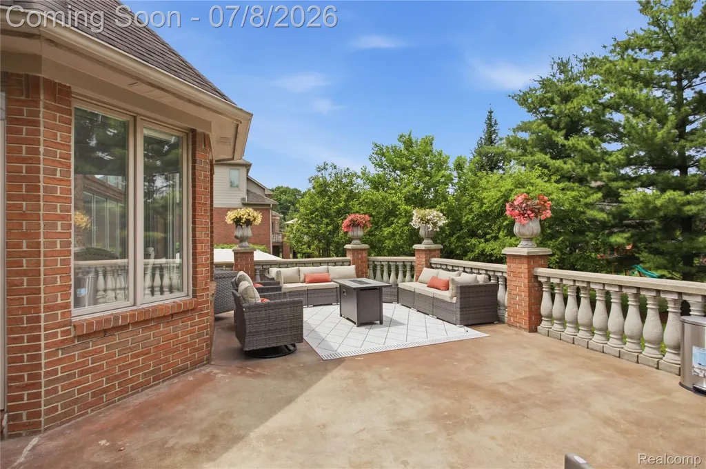 6105 Adams Court Washington Township MI 48094