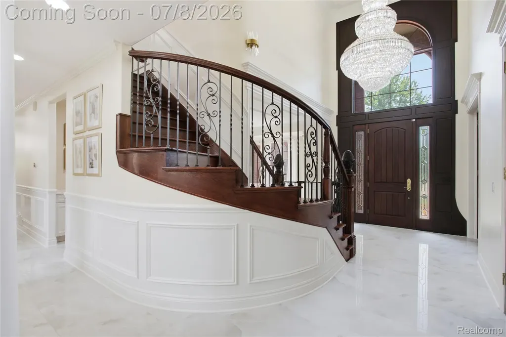 6105 Adams Court Washington Township MI 48094