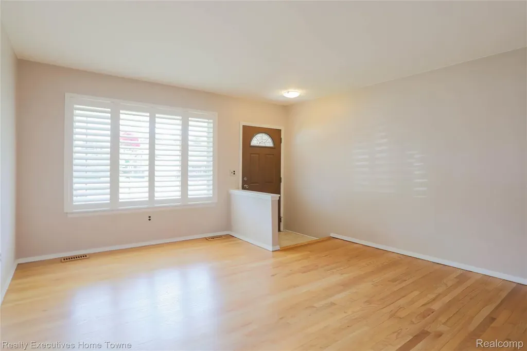 33829 Kennedy Drive Sterling Heights City MI 48310