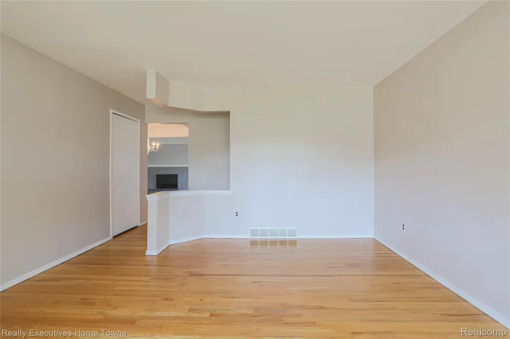 33829 Kennedy Drive Sterling Heights City MI 48310
