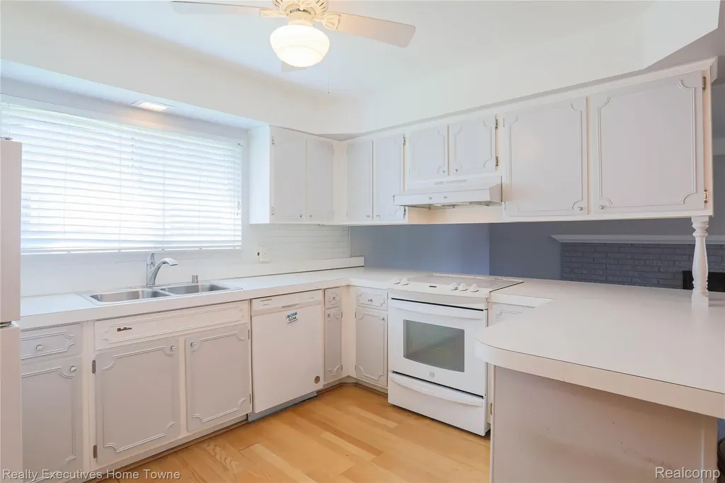 33829 Kennedy Drive Sterling Heights City MI 48310