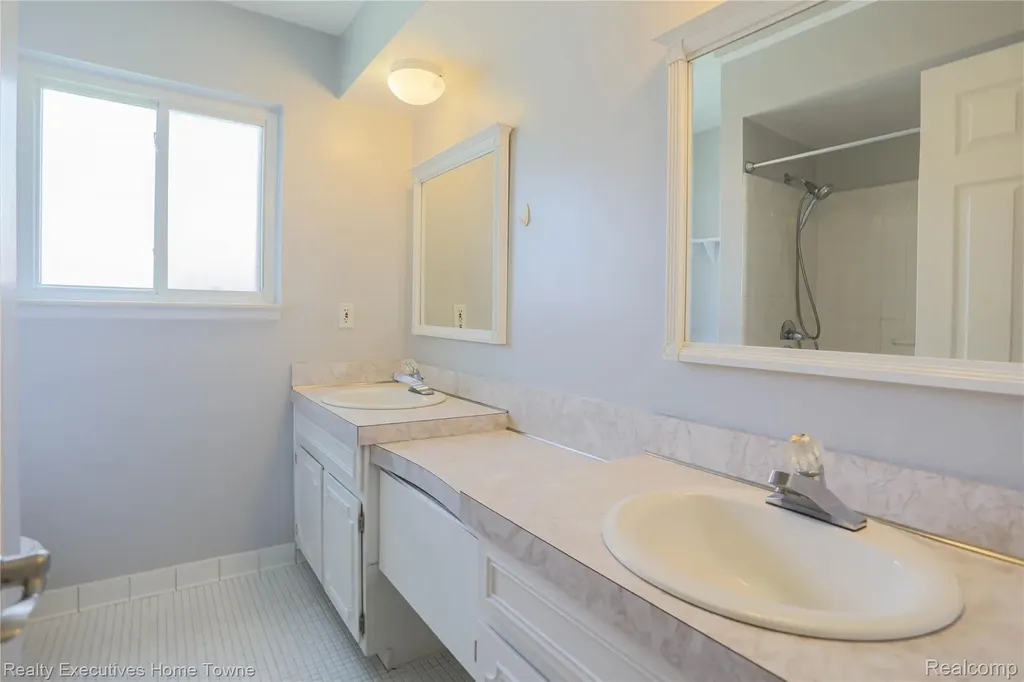 33829 Kennedy Drive Sterling Heights City MI 48310