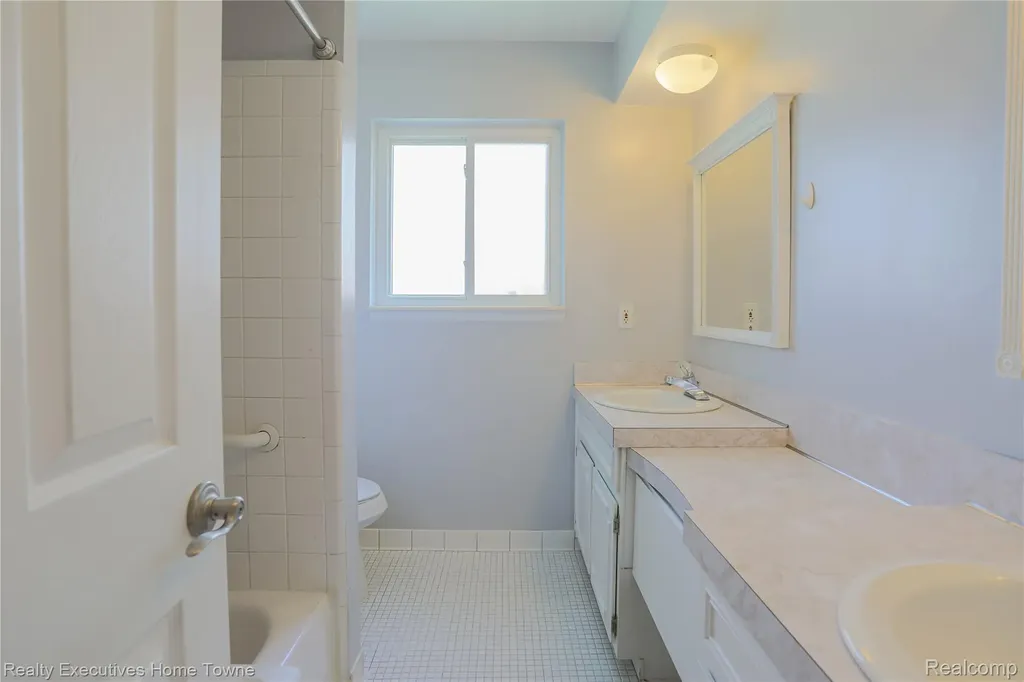 33829 Kennedy Drive Sterling Heights City MI 48310