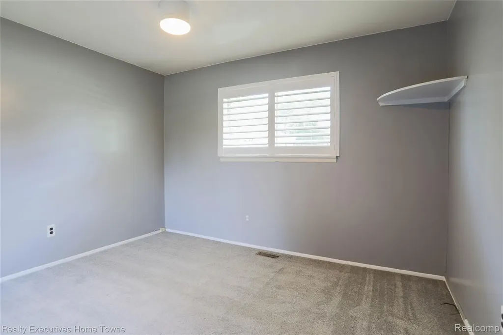 33829 Kennedy Drive Sterling Heights City MI 48310