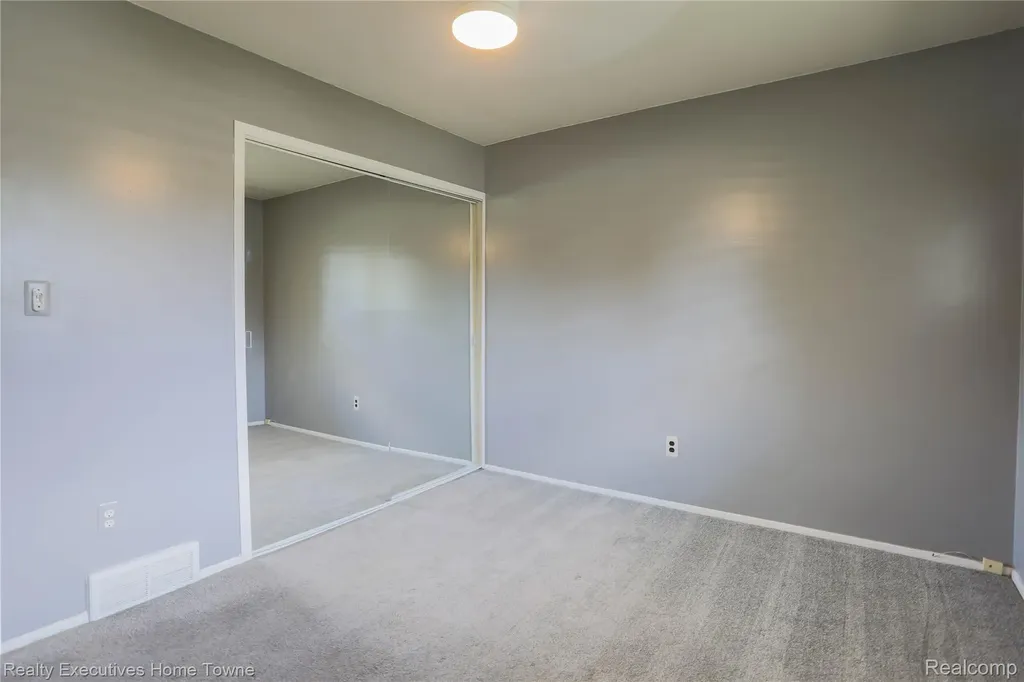 33829 Kennedy Drive Sterling Heights City MI 48310