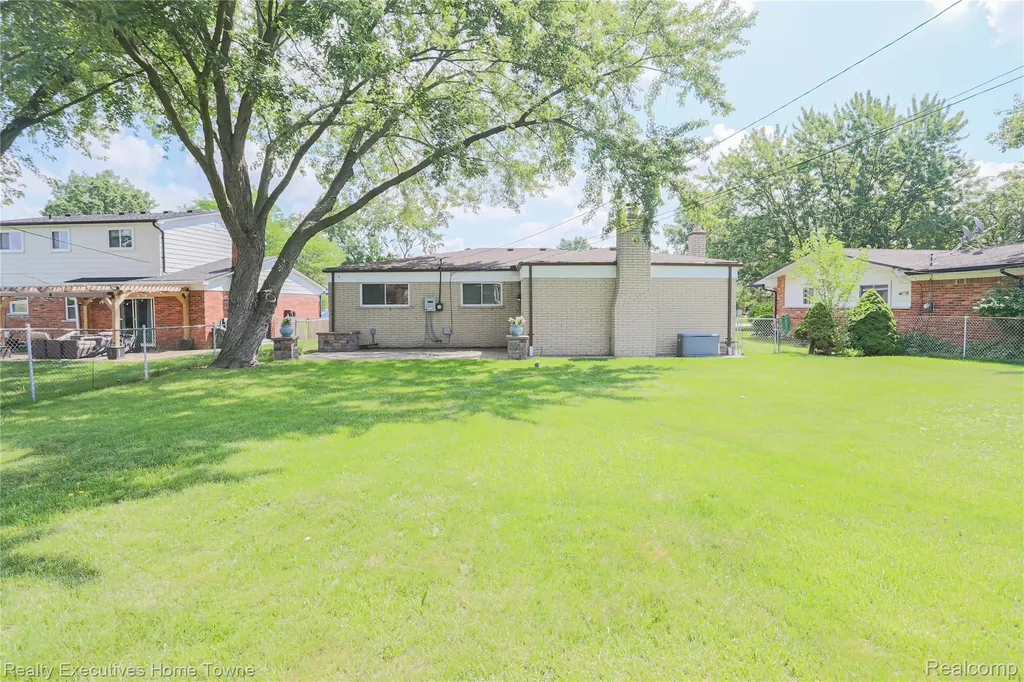 33829 Kennedy Drive Sterling Heights City MI 48310