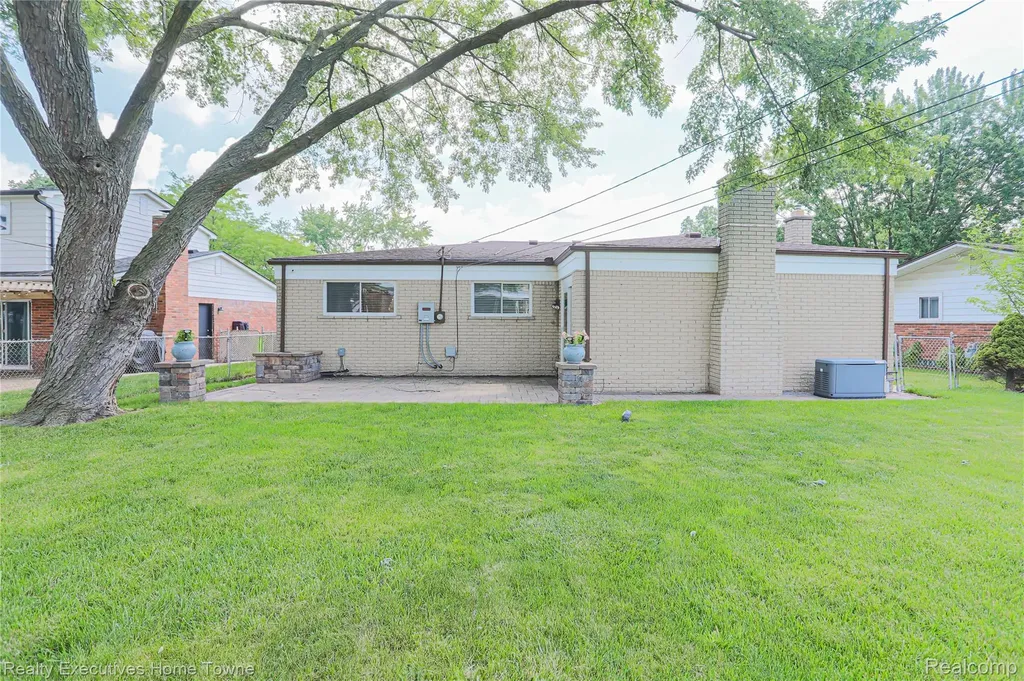 33829 Kennedy Drive Sterling Heights City MI 48310