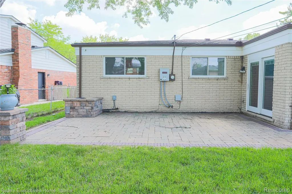 33829 Kennedy Drive Sterling Heights City MI 48310