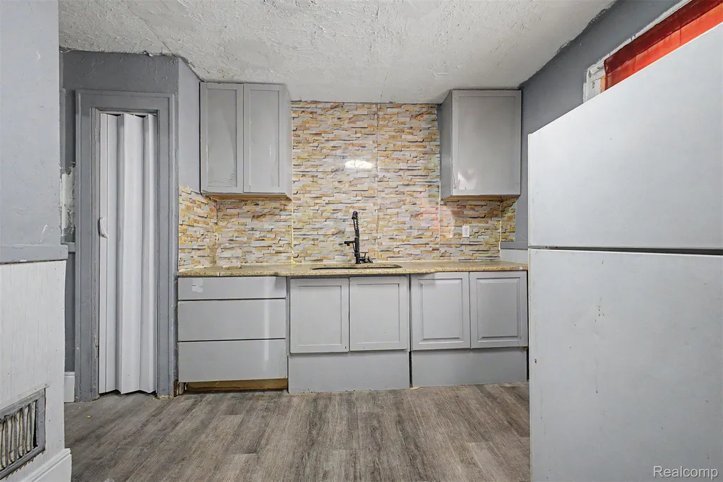 9275 Appoline Street Detroit City MI 48228