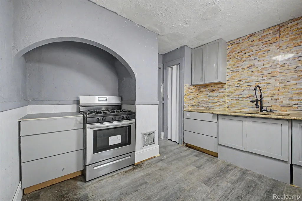 9275 Appoline Street Detroit City MI 48228