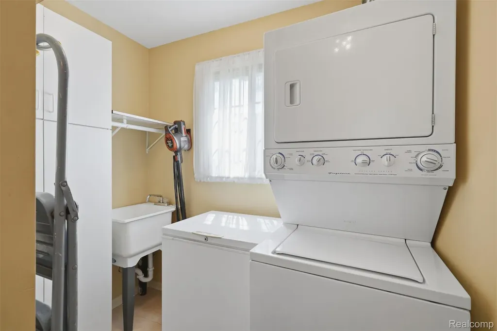 309 Pineknoll Court Brighton City MI 48116