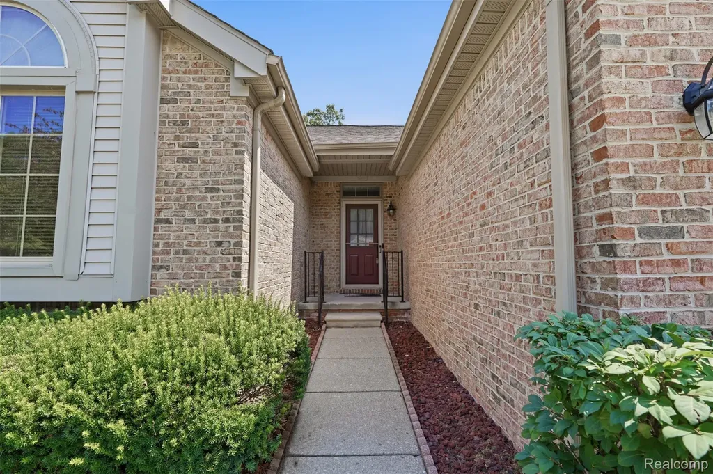 309 Pineknoll Court Brighton City MI 48116