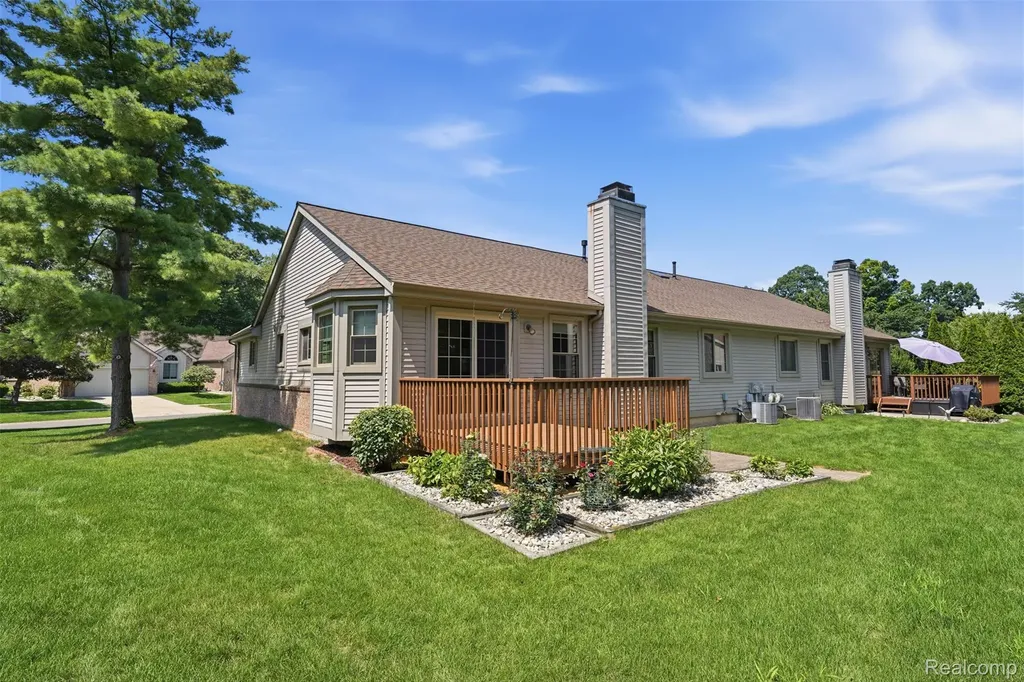 309 Pineknoll Court Brighton City MI 48116