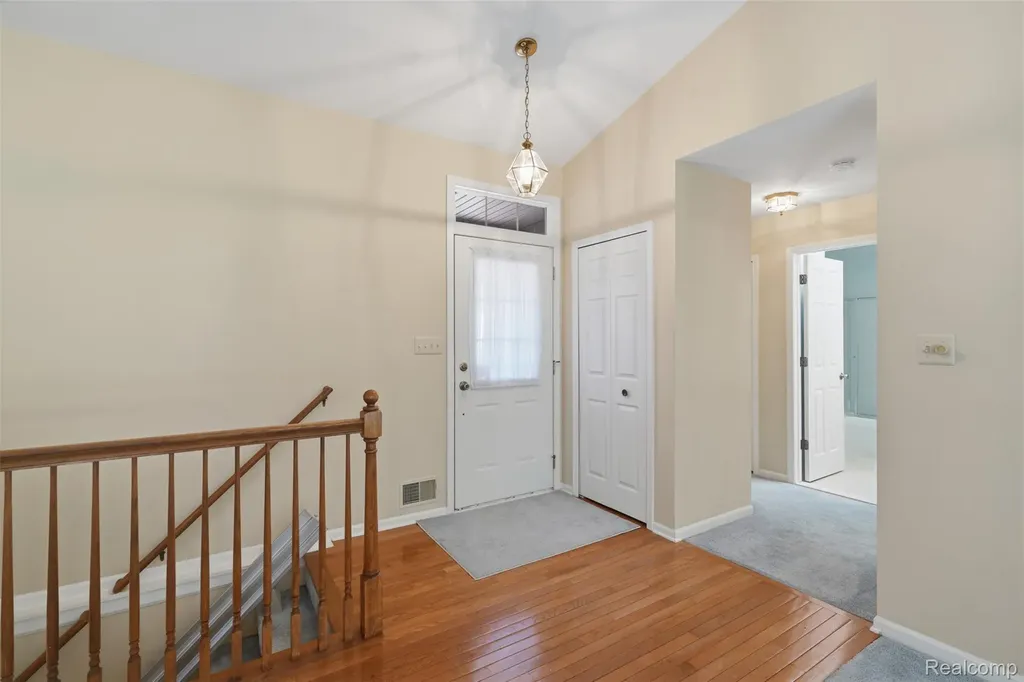 309 Pineknoll Court Brighton City MI 48116