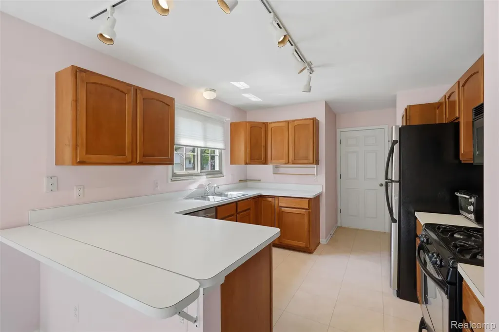 309 Pineknoll Court Brighton City MI 48116