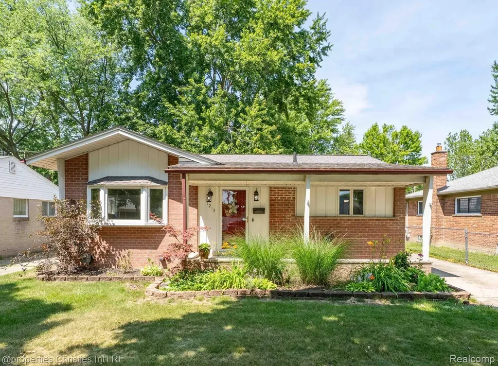 1213 Langley Boulevard Clawson City MI 48017